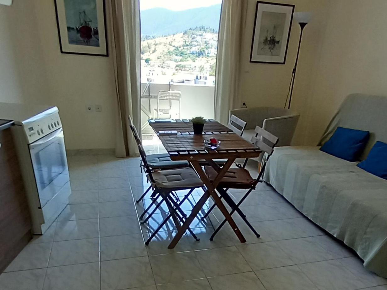 Forest & Sea Apartment Порос Экстерьер фото